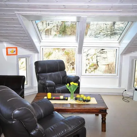 Remarkable 2-bed In